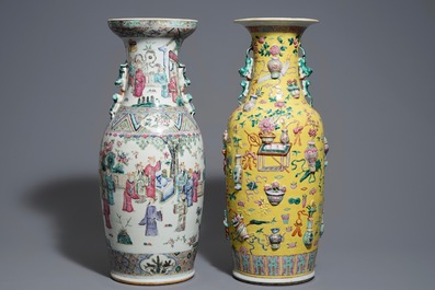 Deux vases en porcelaine de Chine famille rose, 19&egrave;me