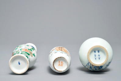 Trois vases en porcelaine de Chine, marques divers, 19/20&egrave;me