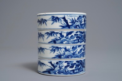 A Chinese blue and white cylindrical three-tier box, 19th C.