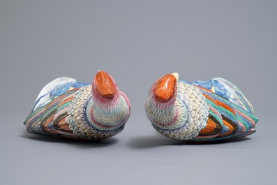 A pair of Chinese famille rose models of pheasants, 19/20th C.