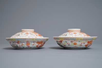 A pair of Chinese famille rose bowls and covers, Jiangxi Ciye Gongsi mark, Republic, 1st half 20th C.