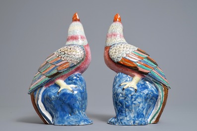 A pair of Chinese famille rose models of pheasants, 19/20th C.