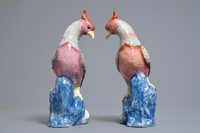 A pair of Chinese famille rose models of pheasants, 19/20th C.