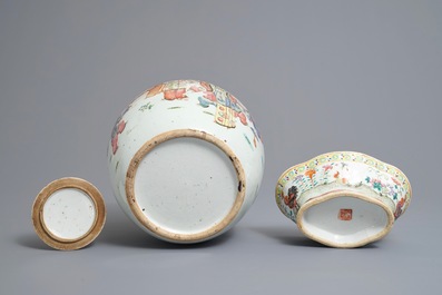 Un plat, un pot couvert et un bol sur piedouche en porcelaine de Chine famille rose, 19&egrave;me