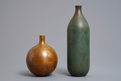 Two fine Japanese bronze vases, Showa, 20th C.