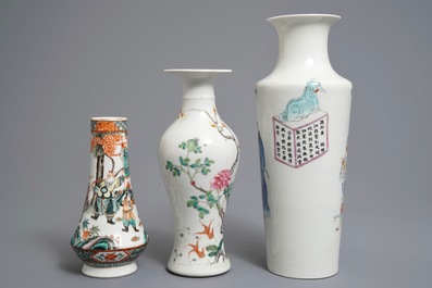 Trois vases en porcelaine de Chine famille rose et verte, 19/20&egrave;me