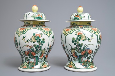 A pair of Chinese famille verte vases and covers with birds and flowers, 19th C.