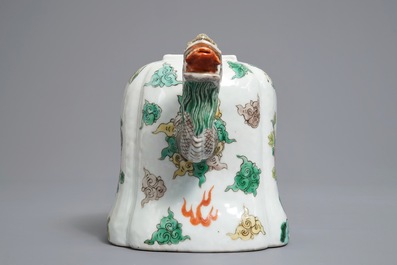 A Chinese famille verte dragon-shaped teapot with floral design, 19/20th C.