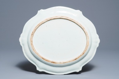 Deux plats ovales en porcelaine de Chine famille rose de style Hoechst, Qianlong