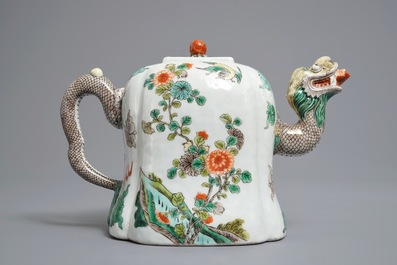 A Chinese famille verte dragon-shaped teapot with floral design, 19/20th C.