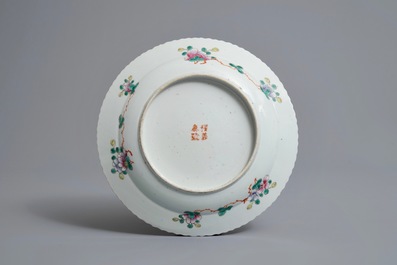 Trois pi&egrave;ces en porcelaine de Chine famille rose pour le march&eacute; Straits ou Peranakan, 19&egrave;me