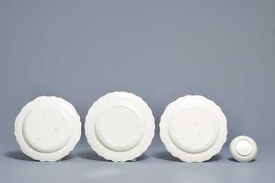 Drie borden en een schoteltje met orangistisch decor in Engelse creamware, 18e eeuw