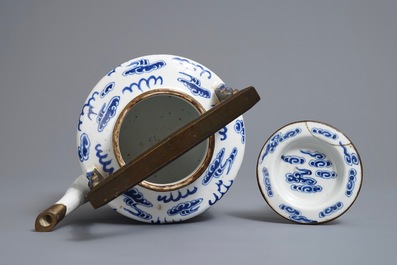 A Chinese blue and white Bencharong style teapot for the Thai market, 19th C.