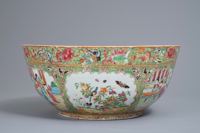 A large Chinese Canton famille rose 'mandarin' bowl, 19th C.