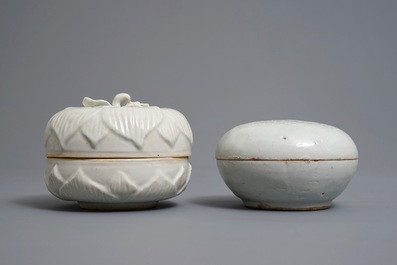 Deux bo&icirc;tes couvertes en porcelaine blanc de Chine et qingbai, Song ou apr&egrave;s