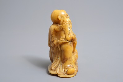 A Chinese inlaid Shoushan soapstone figure of a Luohan, 19/20th C.