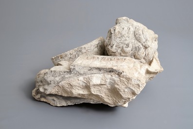 Un fragment d'un ch&eacute;rubin en pierre calcaire, 17/18&egrave;me