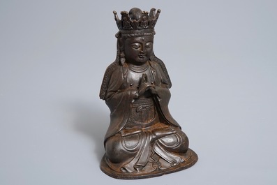 Een Chinese bronzen figuur van Guanyin, 19e eeuw