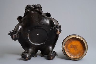 Un grand mod&egrave;le d'un chien de foo en bronze, Japon, Edo, 17/18&egrave;me