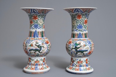 A pair of Chinese wucai gu vases with dragons, Wanli mark, Republic, 20th C.