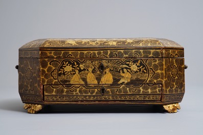 A massive Chinese Canton export lacquer tray and a sewing box, 18/19th C.