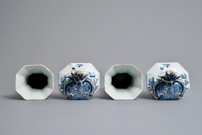 Une garniture de cinq vases en fa&iuml;ence de Delft en bleu et blanc &agrave; d&eacute;cor d'oiseaux de paradis, 18&egrave;me