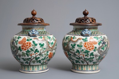 A pair of Chinese famille verte 'dragon' vases, 19/20th C.