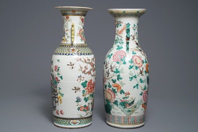 Deux vases en porcelaine de Chine famille rose aux d&eacute;cors d'oiseaux et d&rsquo;antiquit&eacute;s, 19&egrave;me