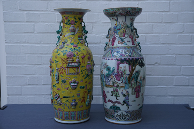 Deux vases en porcelaine de Chine famille rose, 19&egrave;me