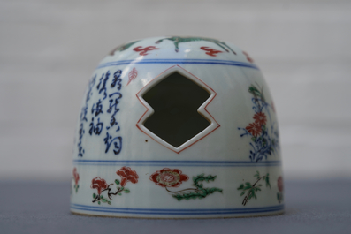 Un porte-encens en porcelaine de Chine famille verte, marque de Xuande, 19/20&egrave;me