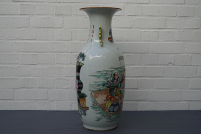 A Chinese famille rose two-sided design vase, 19/20th C.