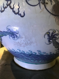 Une paire de vases de forme bouteille en porcelaine de Chine doucai, marque de Qianlong, 19&egrave;me