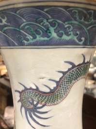 Une paire de vases de forme bouteille en porcelaine de Chine doucai, marque de Qianlong, 19&egrave;me