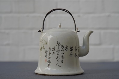 Een Chinese qianjiang cai theepot met deksel, begin 20e eeuw