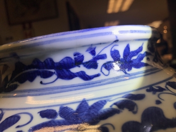 Un grand pot couvert en porcelaine de Chine bleu et blanc, Wanli, Ming