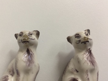 A pair of polychrome Dutch Delft miniatures of cats, 18th C.