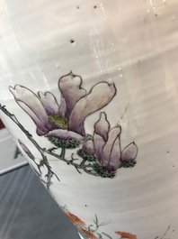 Deux vases en porcelaine de Chine famille rose aux double d&eacute;cors, 19/20&egrave;me