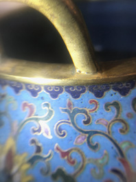 Un br&ucirc;le-parfum tripod en &eacute;maux cloisonn&eacute;, marque de Qianlong, Chine, 18/19&egrave;me