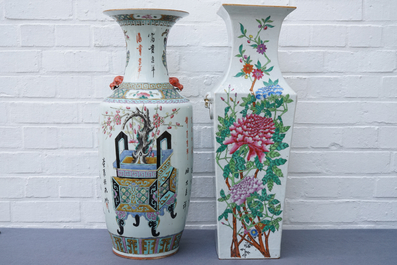 Deux grands vases en porcelaine de Chine famille rose, 19/20&egrave;me