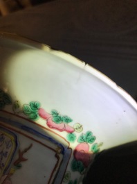 Deux vases en porcelaine de Chine famille rose, 19/20&egrave;me