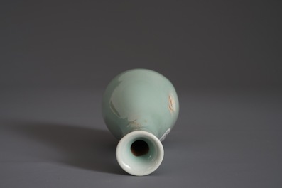 Un vase en porcelaine de Chine qingbai, Yuan ou Ming