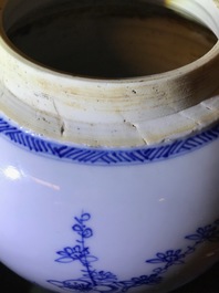 Een Chinese blauwwitte gemberpot met 'Drie vrienden van de winter', Kangxi