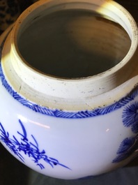 Een Chinese blauwwitte gemberpot met 'Drie vrienden van de winter', Kangxi