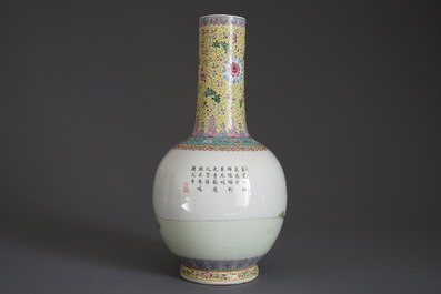 Un vase en porcelaine de Chine famille rose &agrave; d&eacute;cor de gar&ccedil;ons jouants, marque de Qianlong, 20&egrave;me