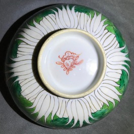 Trois pots couverts et deux bols en porcelaine de Chine famille rose, 19&egrave;me