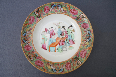 Douze assiettes en porcelaine de Chine famille rose de Canton, Daoguang