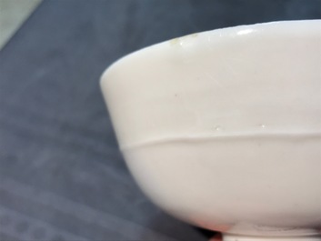 Une coupe sur piedouche en porcelaine blanc de Chine, Wanli ou &eacute;poque Transition