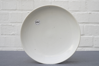 Un plat en porcelaine blanc de Chine de Dehua, Ming