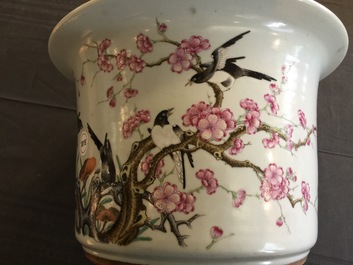 A Chinese famille rose 'prunus and magpie' jardini&egrave;re, 19/20th C.