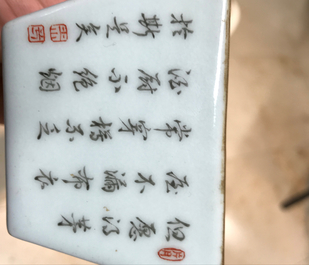 Un pot &agrave; pinceaux en porcelaine de Chine famille rose et un bol &agrave; vin, 19/20&egrave;me